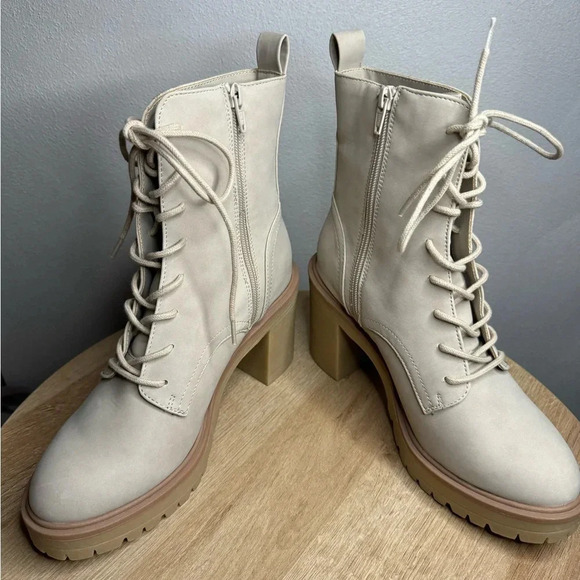 DV by Dolce Vita Chunky Heel boots - Picture 2 of 7